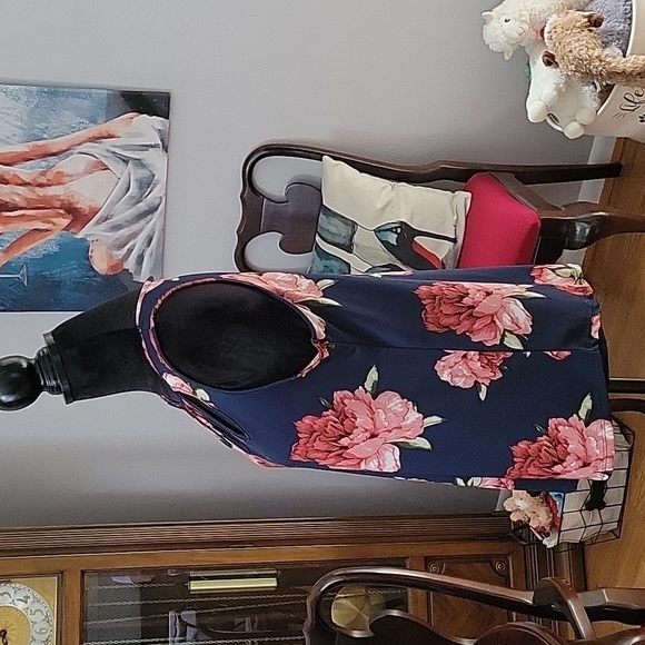 Cute flower blouse - Picture 2 of 5